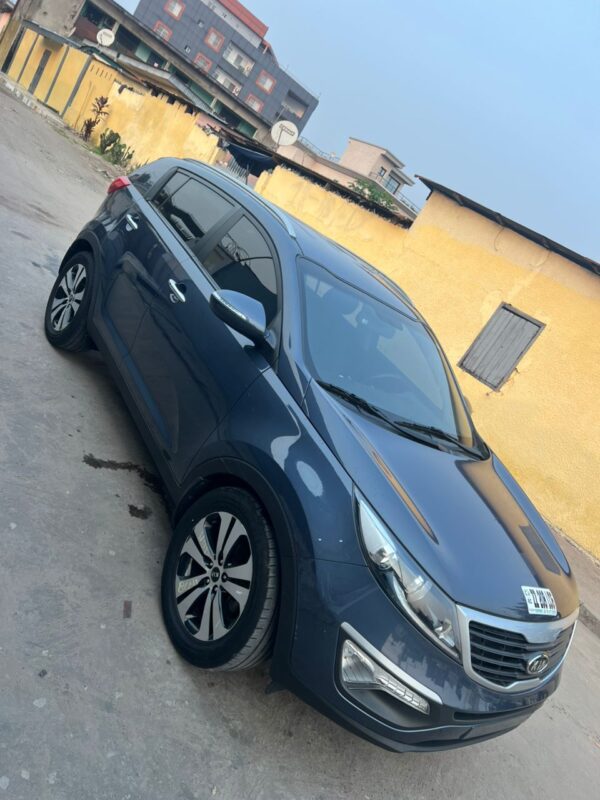 KIA SPORTAGE ZZ full option