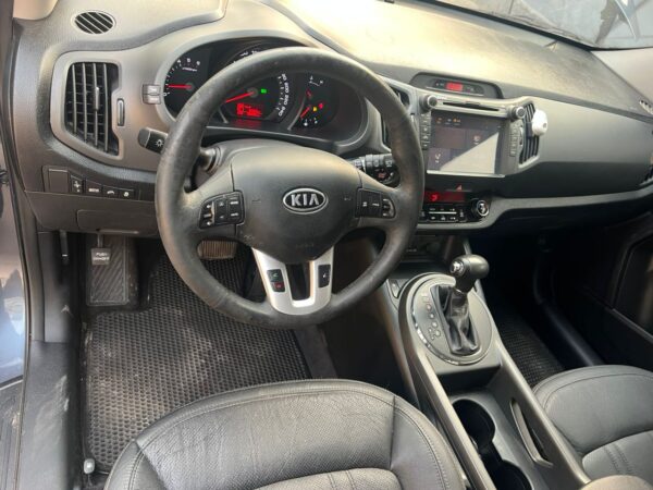 KIA SPORTAGE ZZ full option